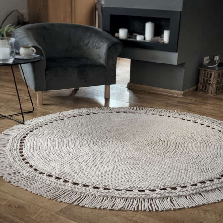 Okragly-bawelniany-bezowy-dywan-Boho-z-fredzlami (